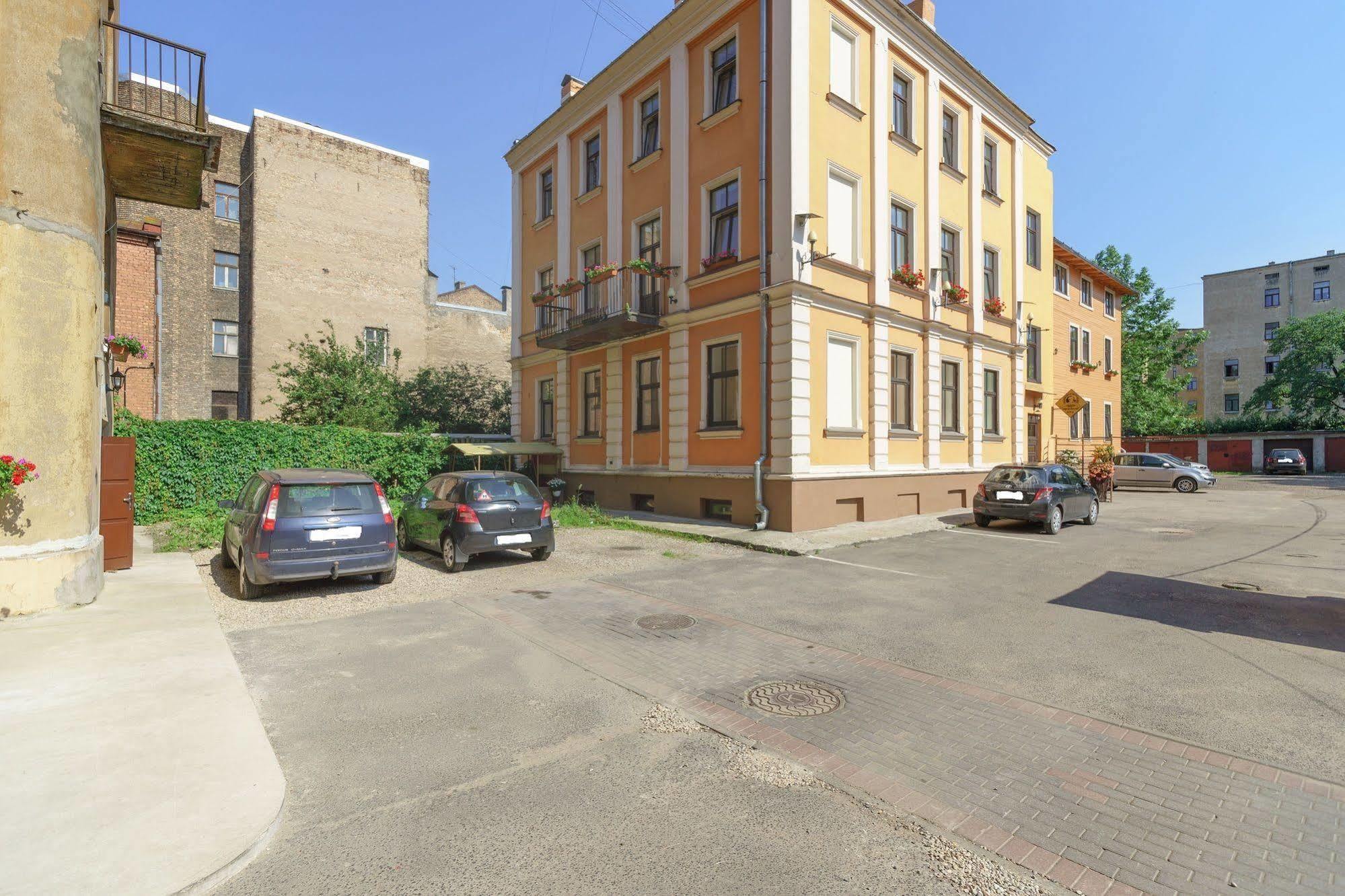 Отель Knights Court Рига Экстерьер фото